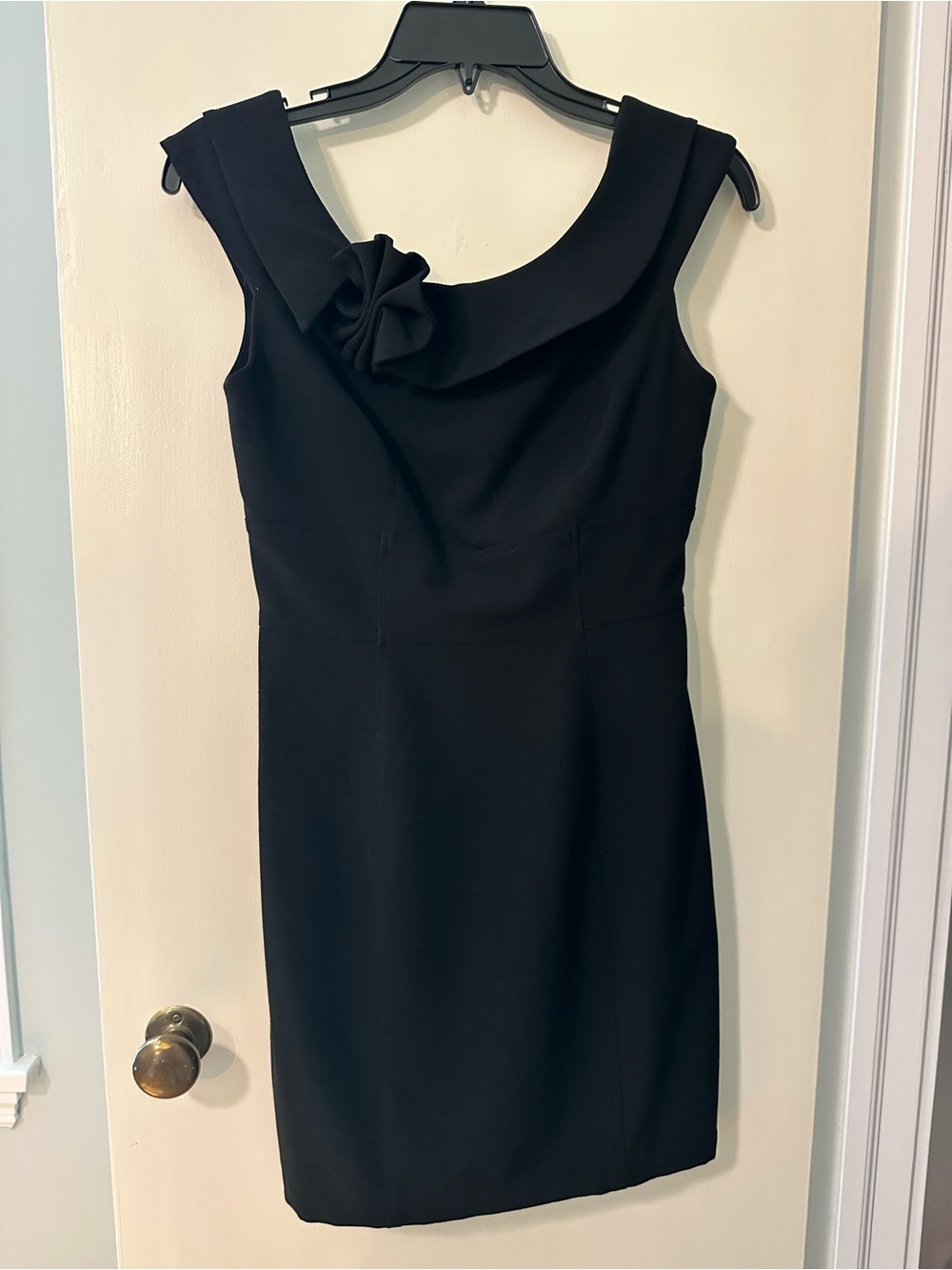 Classic Black Sheath Dress with Decorative Collar